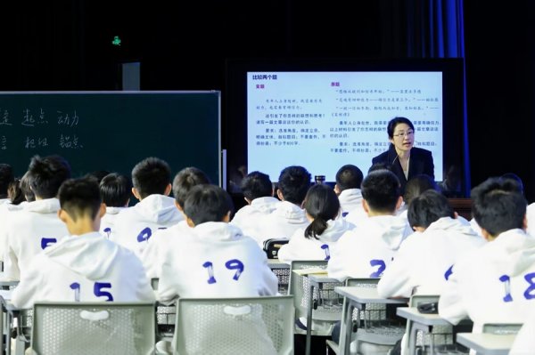 长宏网 这场研讨会聚焦AI融合，探索语文教学新路径