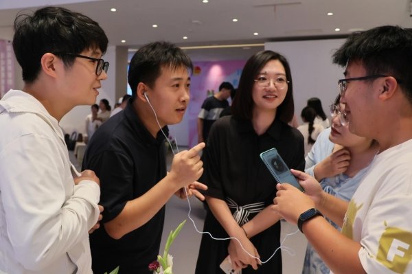 博牛配资 企业“红娘”建起幸福桥梁